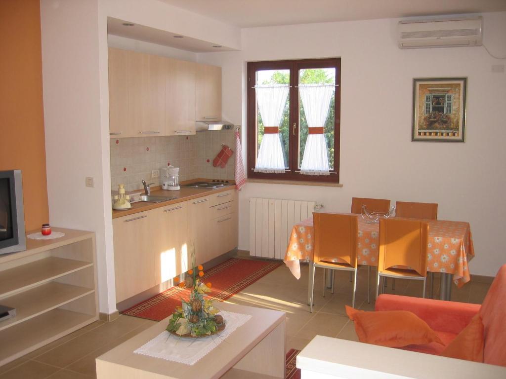 Apartments Mediteraneo Tar-Vabriga Bagian luar foto